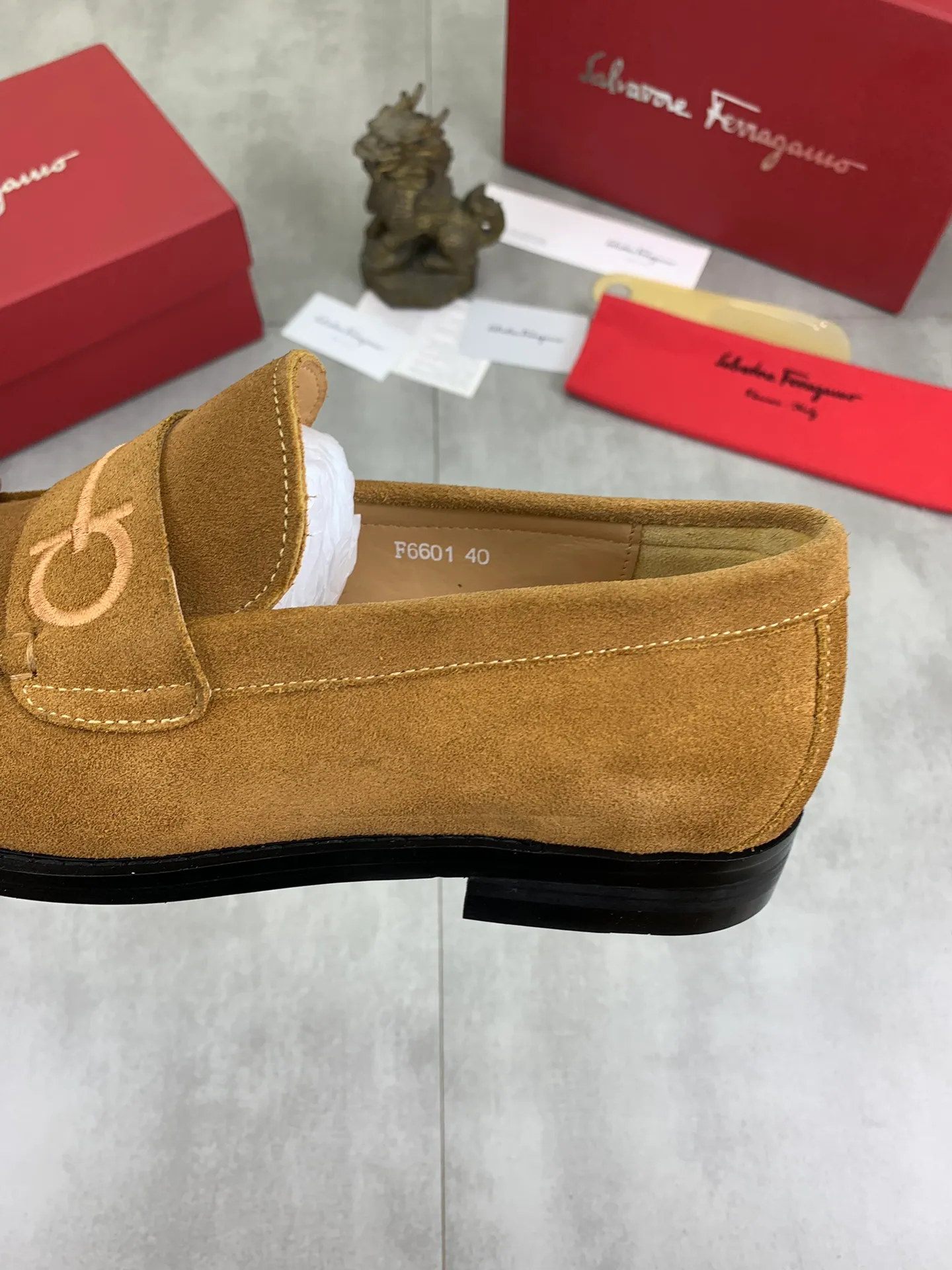 Men's Men's Shoes 💰P460💰[New Style] Water-dyed Niuli 🆘[Salvatore Ferragamo] Ferragamo's latest casual business leather shoes for men! Available at counters simultaneously! The fabric is made of specially imported original calfskin, the lining is made of imported water-dyed cowhide, and the original combination outsole is absolutely luxurious and leads the fashion trend. Matching code: 38-45; 5️⃣ colors available